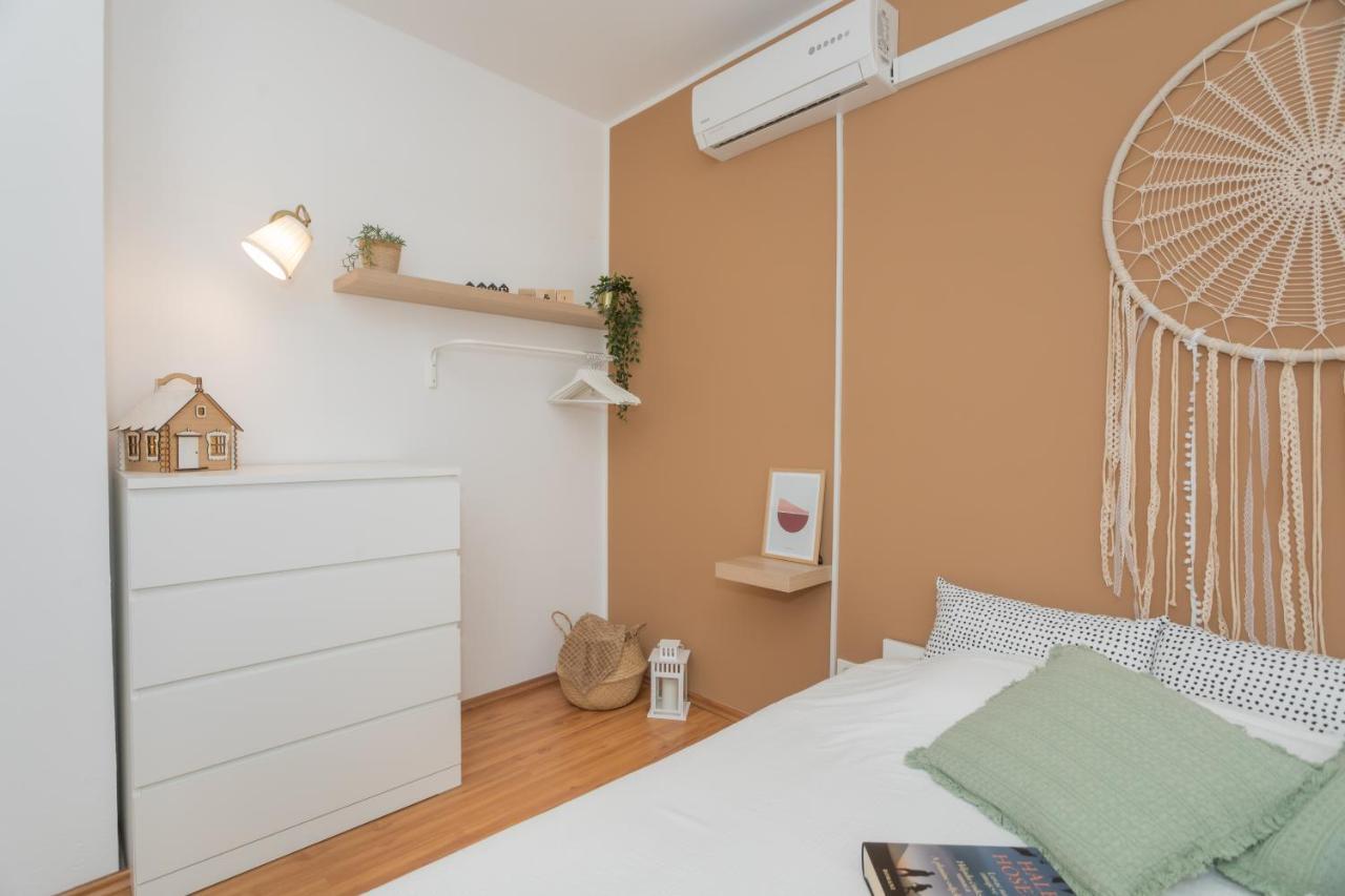 Appartement Moon And Dream à Brodarica  Extérieur photo